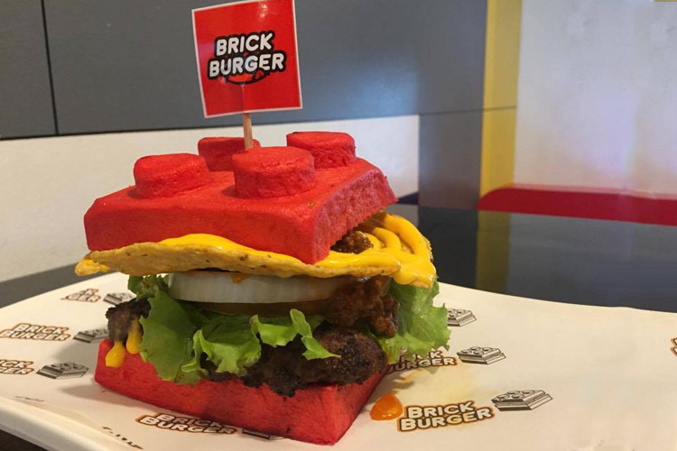 Ресторан с LEGO - бургерами Ресторан с LEGO бургерами